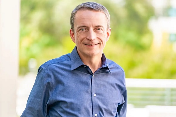 Intel Corp said that it would replace CEO cioNetworkSwan with Pat Gelsinger, CEO of VMware Inc, who began his career at Intel to help the company emerge from an industrial crisis.